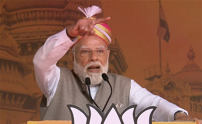 PM Modi attacks Cong, says it is known for "betraying" people